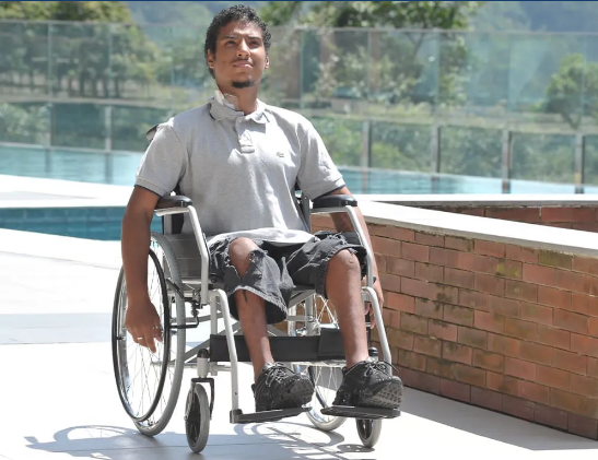 Cadeira de Rodas Dobrável em Aço até 120 Kg D100 - Dellamed