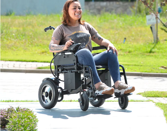 Cadeira de Rodas Motorizada Dobrável até 120 kg Assento de 48cm D800 - Dellamed